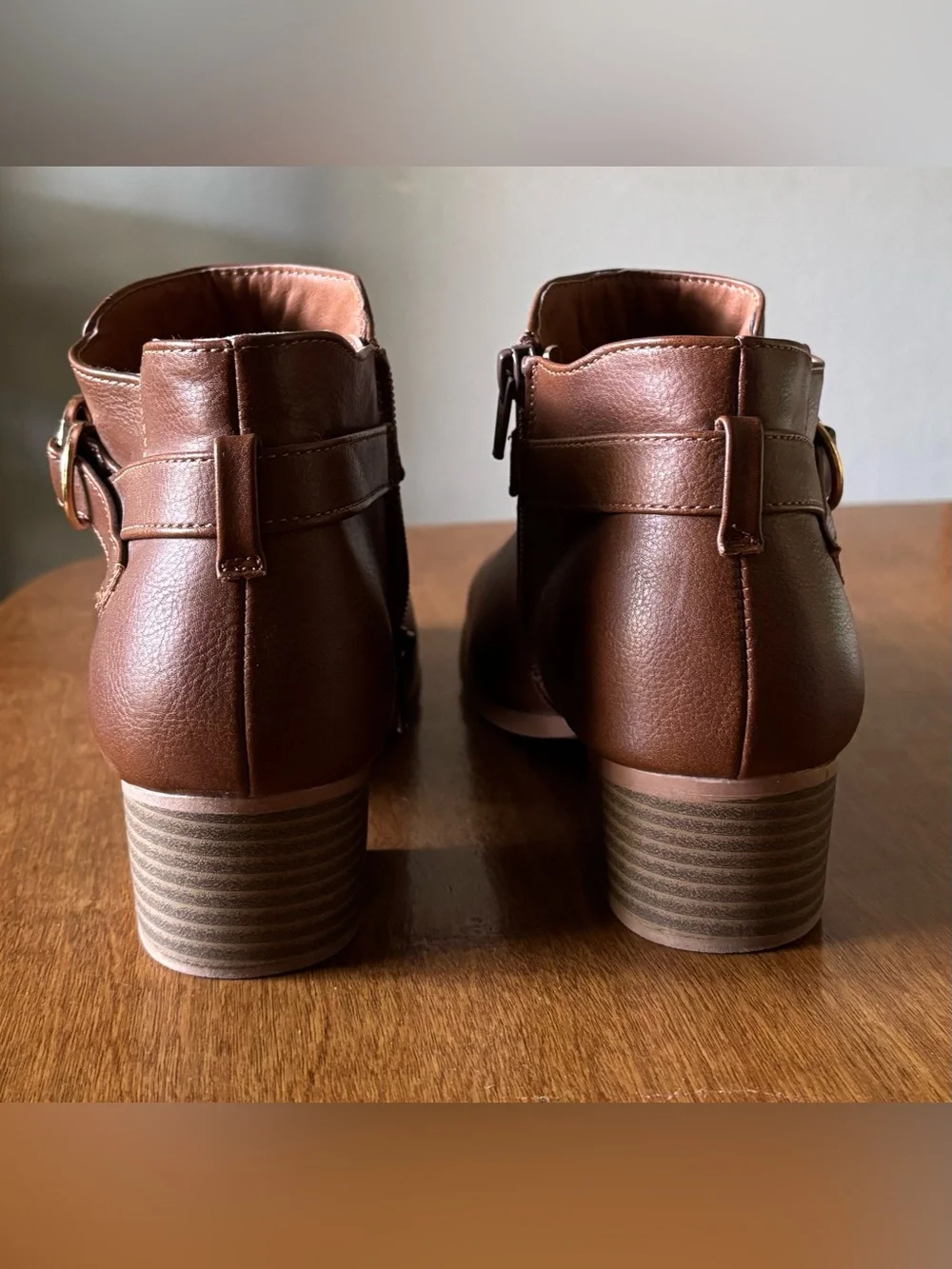 Girl’s-Kids brown ankle bootie with buckle accent